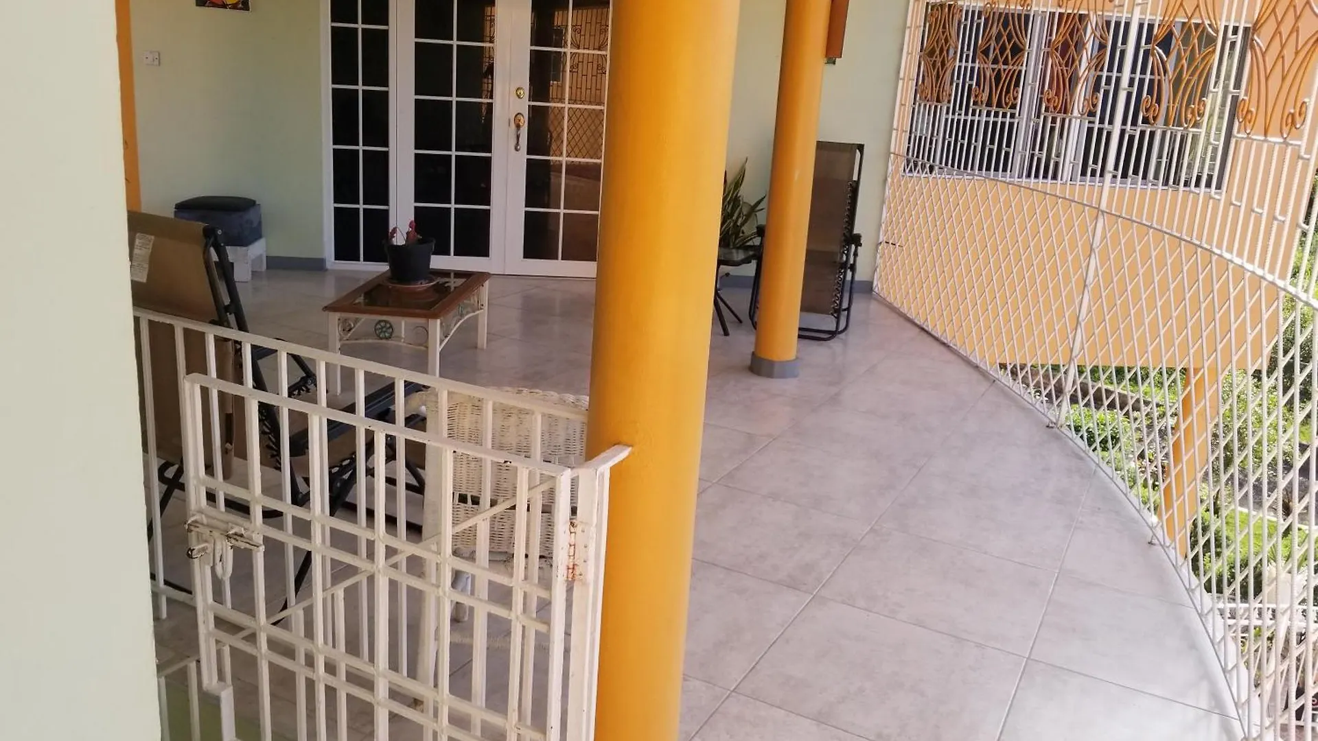 Gæstehus Chaudhry House Montego Bays- 2Nd Floor Apt