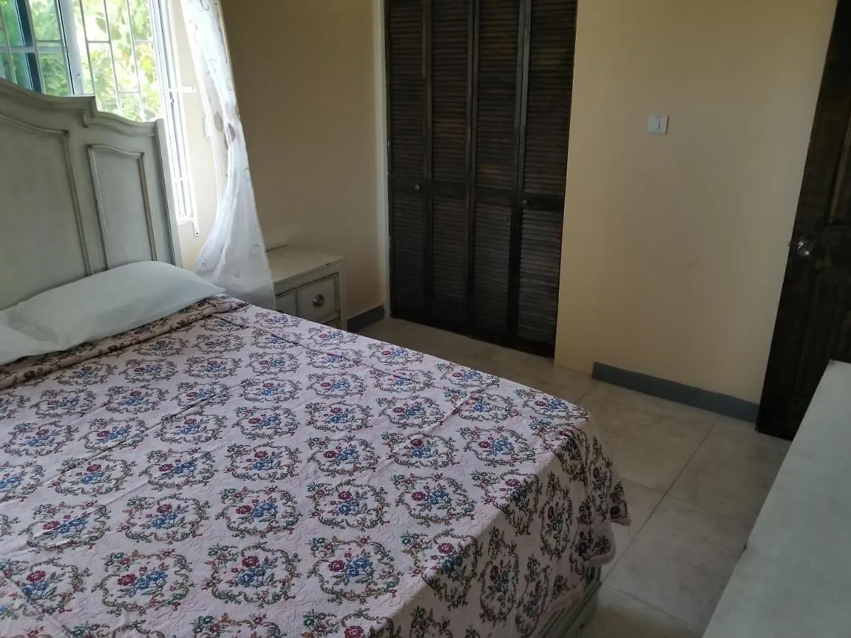 Chaudhry House Montego Bays- 2Nd Floor Apt