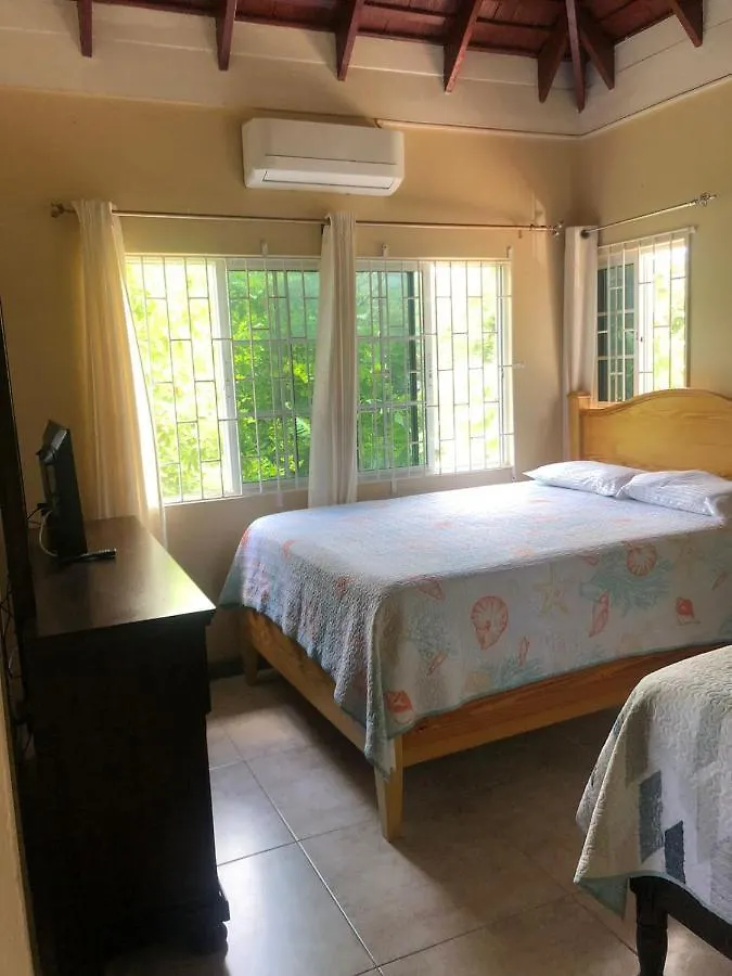 Chaudhry House Montego Bays- 2Nd Floor Apt Gasthuis